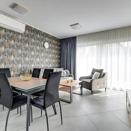 - Na Kuracyjnej By Downtown Apartmán